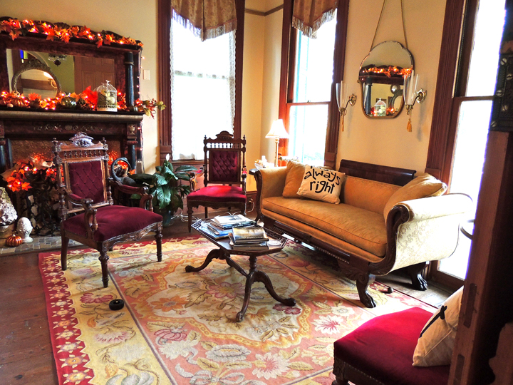 vintage antique living room coppersmith inn