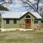Tiny House airbnb - Heritage Homestead - Waco, TX - Addie, Old World New